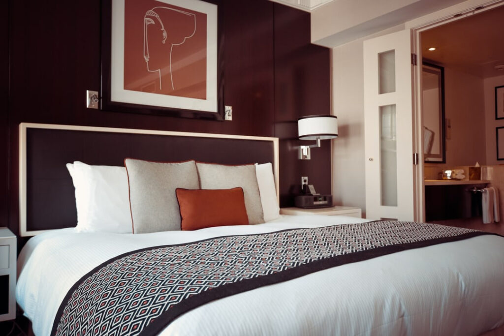 Venta de productos textiles en canal contract para hospitality y colectividades, cortinas, ropa de cama...
